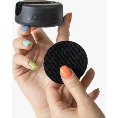 Black reusable make-up remover pads